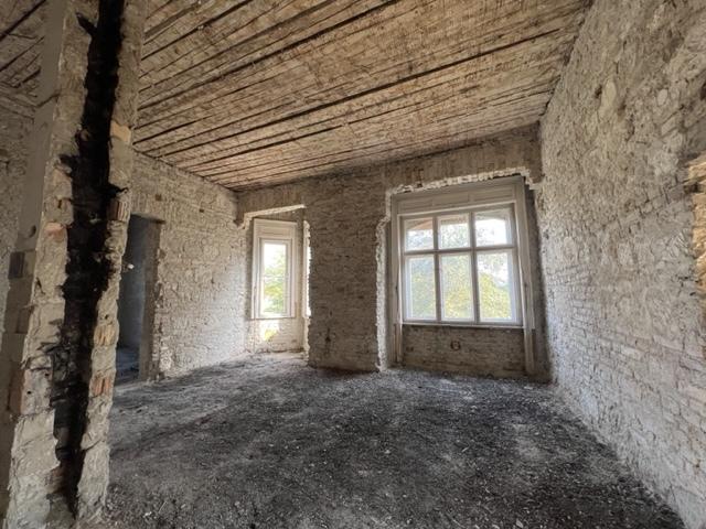 Az épület belsejében mostanra csak a téglák maradtak /Fotó: Korsós-Schlesser Ferenc