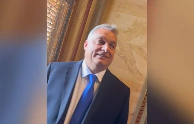 Orbán nekiment Hadházynak a Parlamentben: Sunyi, rókának nevezte, mert a pisai kiruccanásról kérdezte – Egy gyáva miniszterelnök fellépése volt