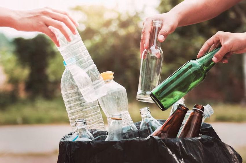 Indul a műanyag, fém és üveg palackok kötelező visszaváltása Magyarországon