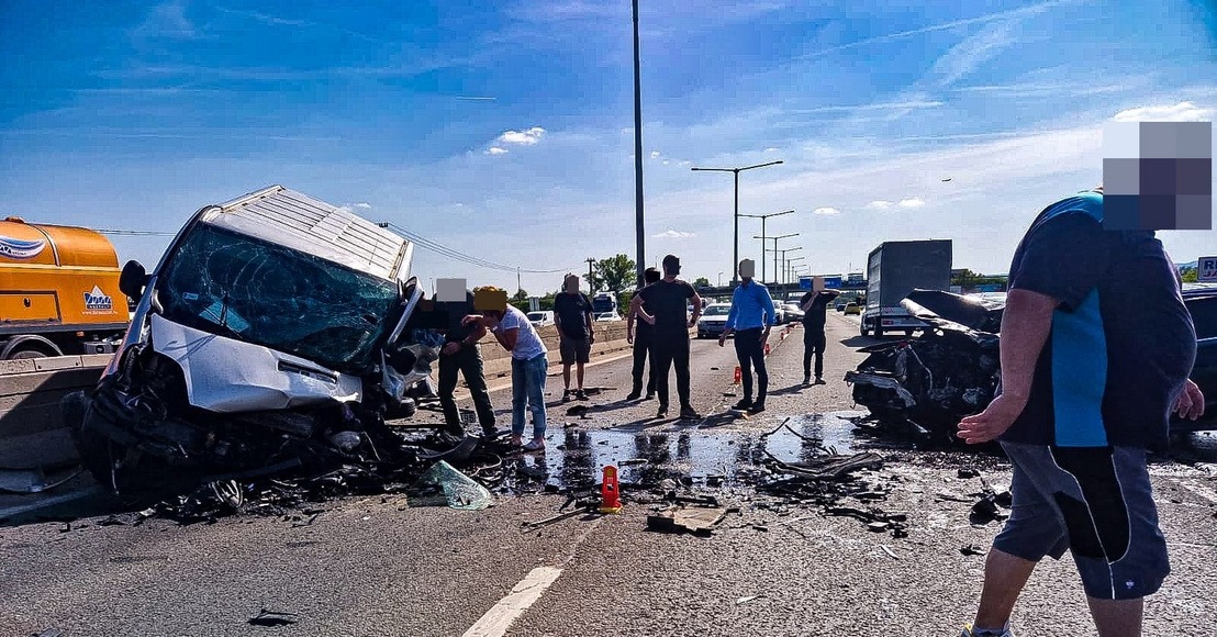 Index - Belföld - Frontálisan ütközött egy személyautó és egy kisbusz az M3-as autópályán, óriási a torlódás