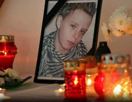 13 éve történt a Szita Bence gyilkosság. Ma Bence sírjánál jártunk, még a szó is elakadt, mikor megláttuk az emlékhelyét!