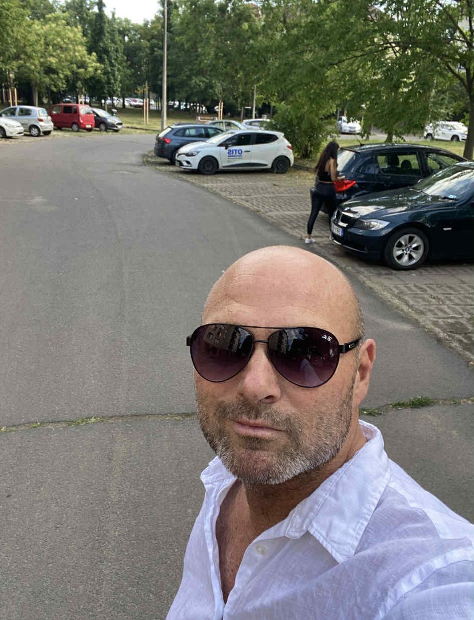 Tragikus hirtelenséggel meghalt az ismert magyar gengszterrapper Ökrös Károly avagy Escobar