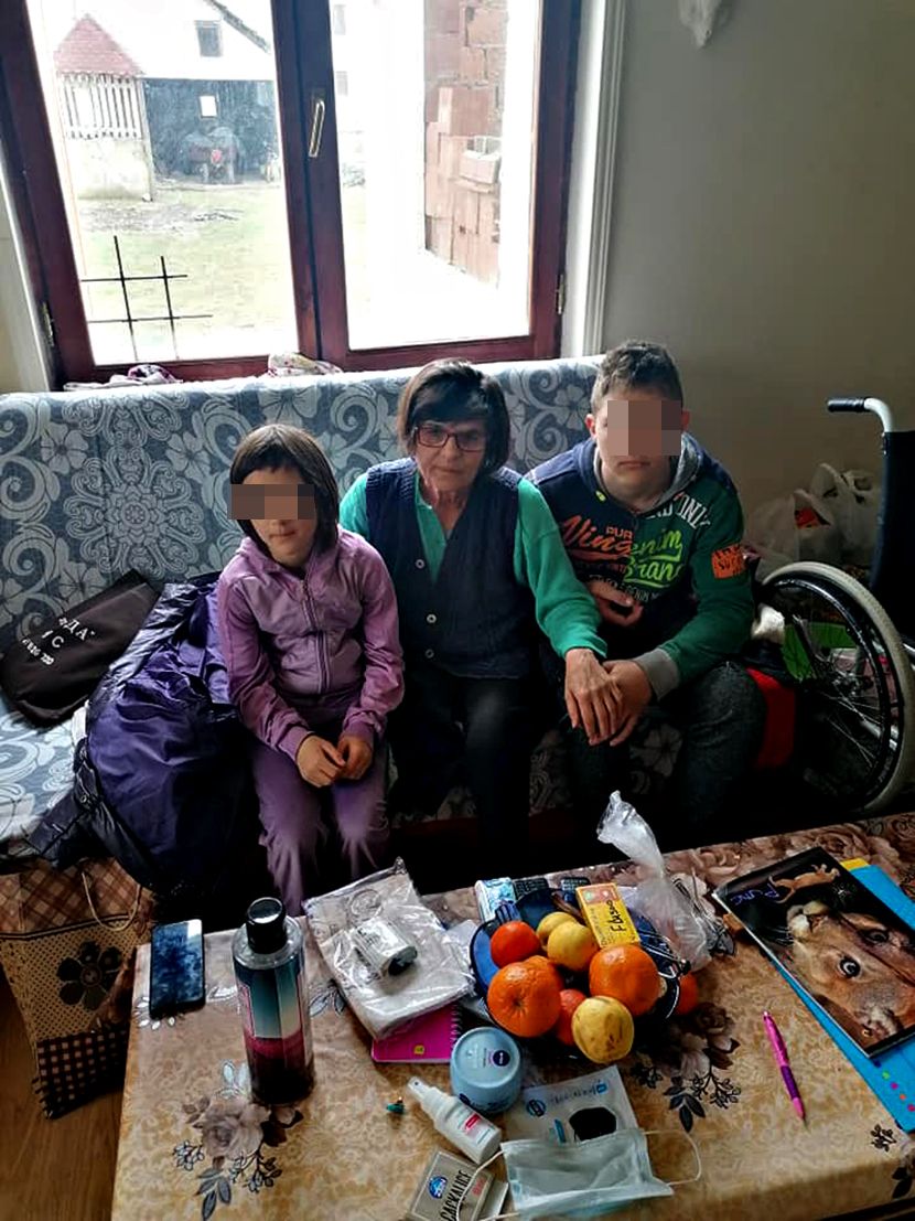 Meghalt a nagymama aki foggal körömmel küzdött, hogy az unokáit ne vigyék el árvaházba, miután a szüleik lemondtak róluk