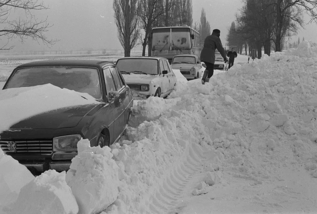 Megismétlődik a 87-es nagy havazás? Érkezik a jelentős havazás, egész napos fagyok! A hét második felében a kevésbé felhős, havas tájakon -18°C, -20°C-os minimumok is lehetnek!