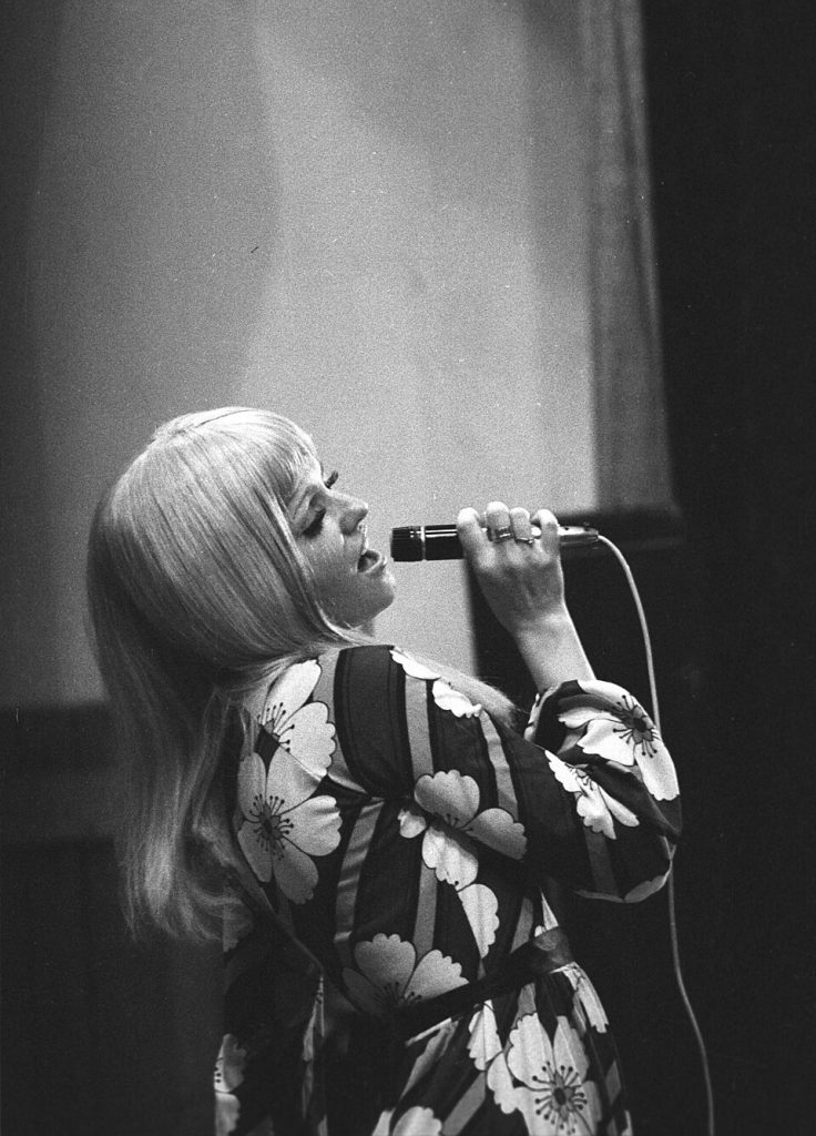 Elvették tőle a fiát, mert éjszaka énekelt: Cserháti Zsuzsa tragédiája az Édes kisfiam mögött