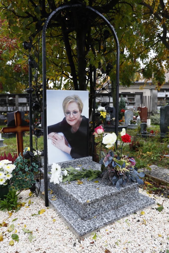 Elvették tőle a fiát, mert éjszaka énekelt: Cserháti Zsuzsa tragédiája az Édes kisfiam mögött