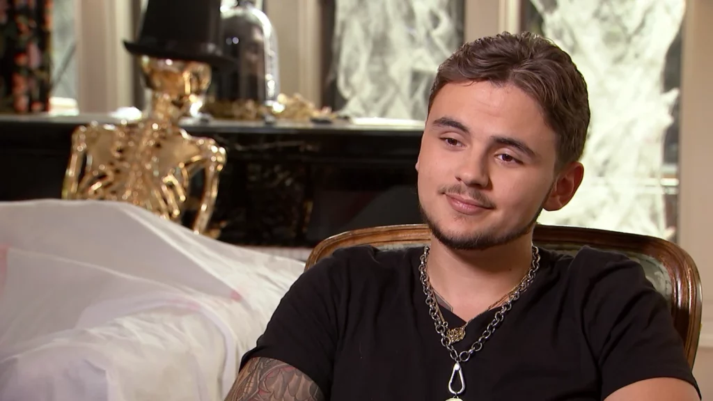 A tejfölszőke kisfiú mára jóképű férfivé érett: Michael Jackson fia nem szórja a pénzt, nem vág fel, szerény és megfontolt életet él