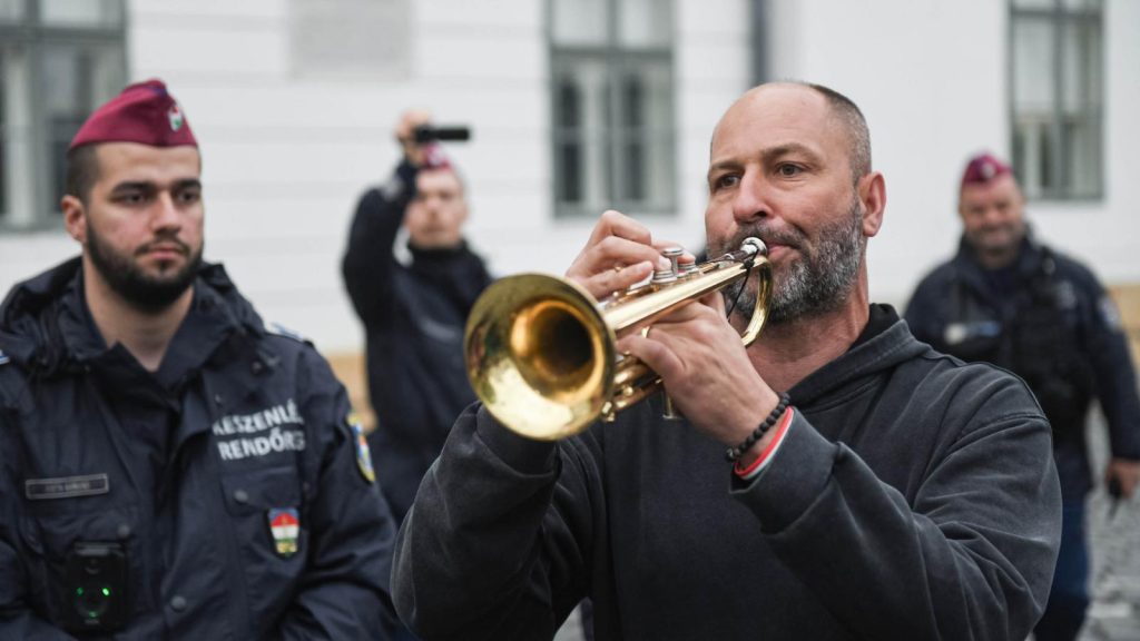 Eltűnt a botrányairól híres magyar politikus, a rendőrség keresi