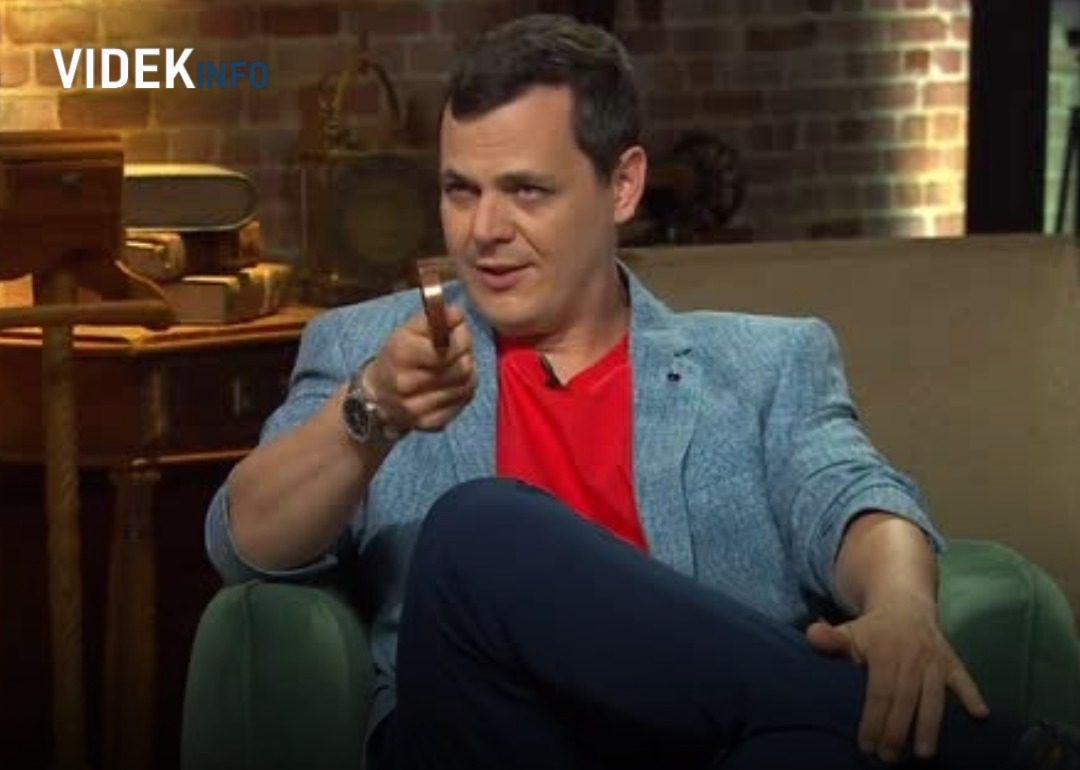 Először mutatta meg feleségét a Kincsvadászok sztárja. Nemsemmi nőt talált maga mellé!