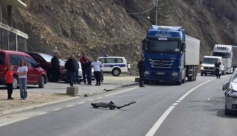 16 éve elektromos rolleres lányt gázolt el egy autó Újvásárban, nem tudták megmenteni az életét