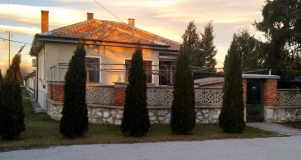 Az egész életünk során, én és férjem, szüntelenül küzdöttünk, hogy saját otthonunk lehessen. Most mégis úgy tűnik, hogy időskorunkat egy idősotthonban kell töltenünk.