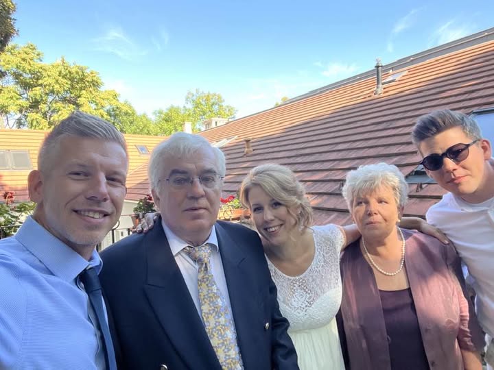 Magyar Péter megmutatta a családját: kiderült, kik a szülei és mivel foglalkoznak a testvérei