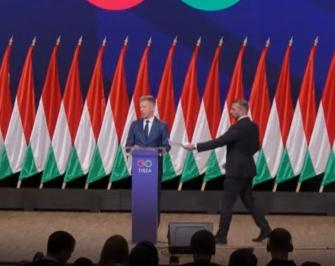 Drámai jelenetek Magyar Péter mai tájákoztatóján