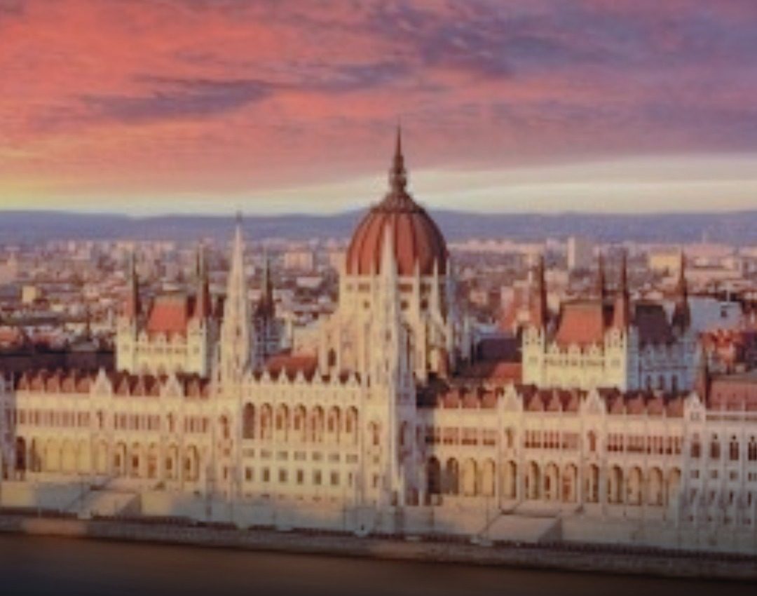 Magyar Péter a Parlament épületén is változtat