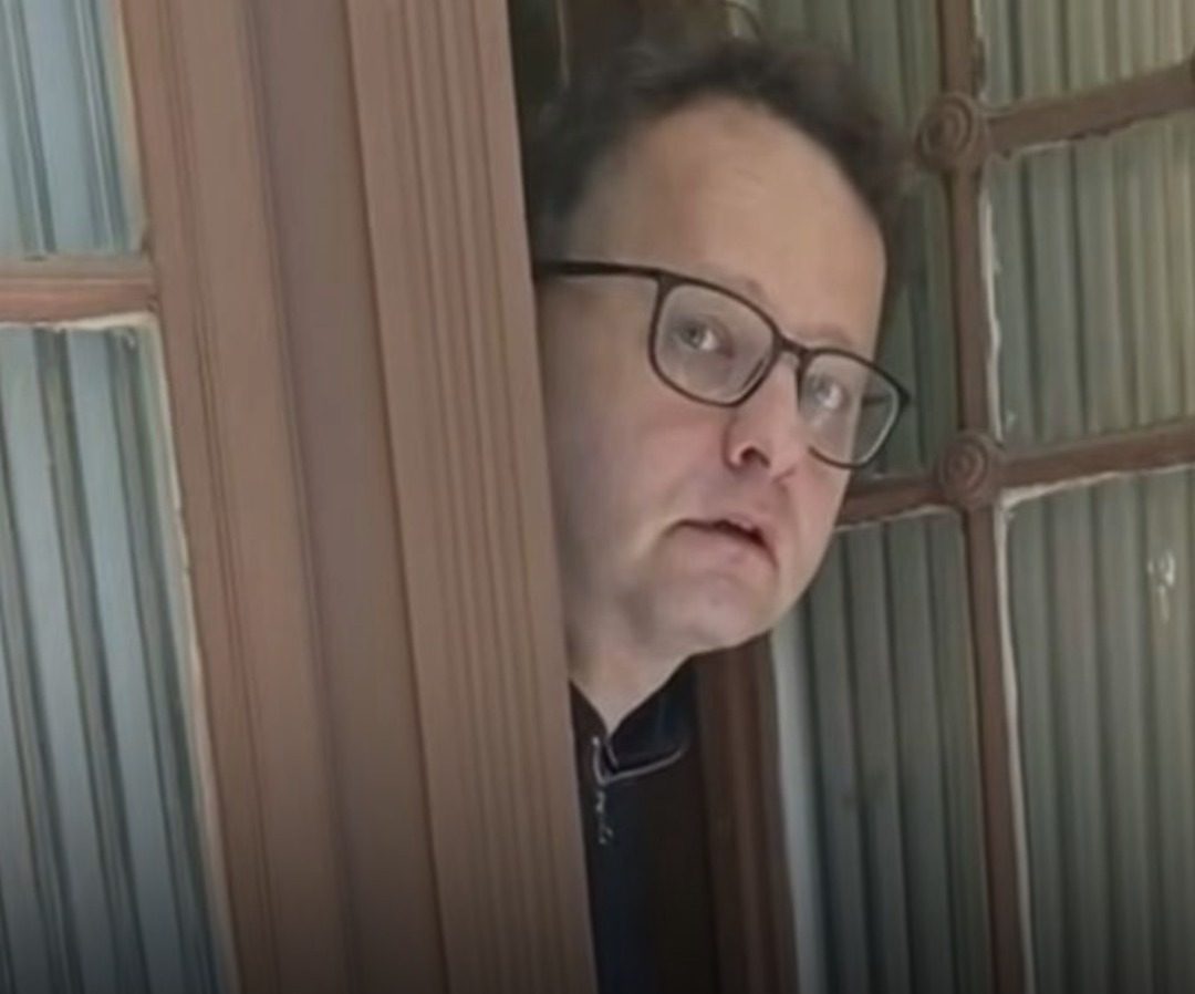 Egy Fidesz-munkatárs budai lakásában találták meg a körözött lengyel politikust