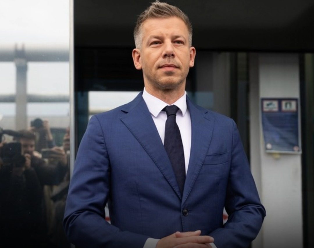 Az új kormány máris kihirdette az első két új törvényt