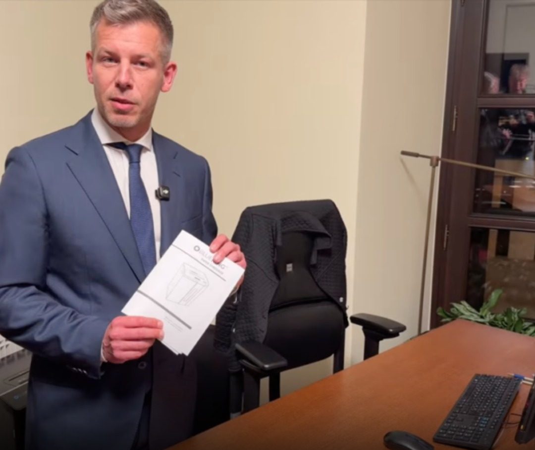Magyar Péter bement Orbán Viktor egykori irodájába