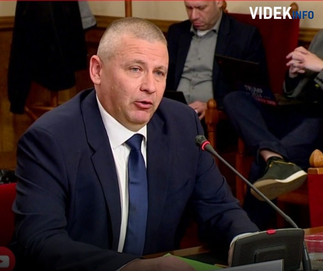 Ruszin-Szendi Romulusz elkezdte a munkát: Nem hiszed el mi az első döntése!