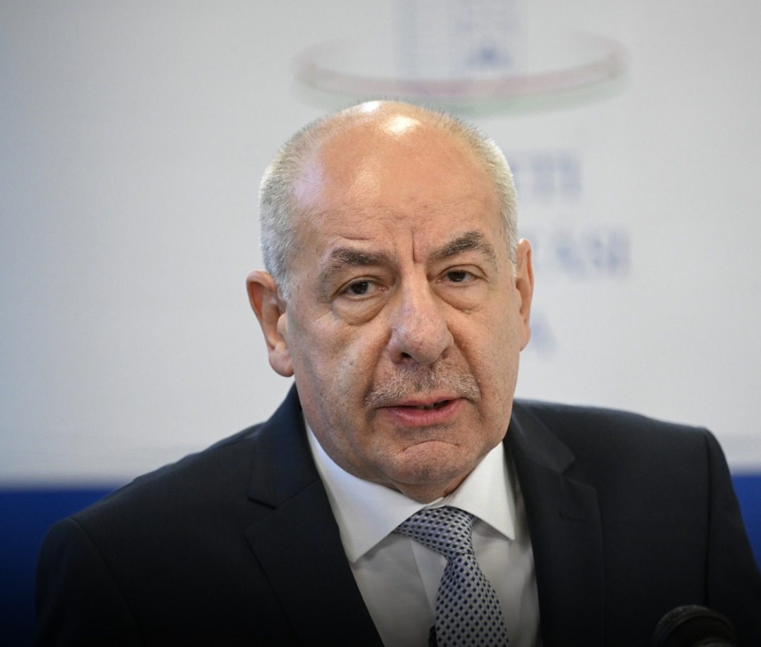 Döntött a kormány: Magyar Péter leváltja Sulyok Tamást