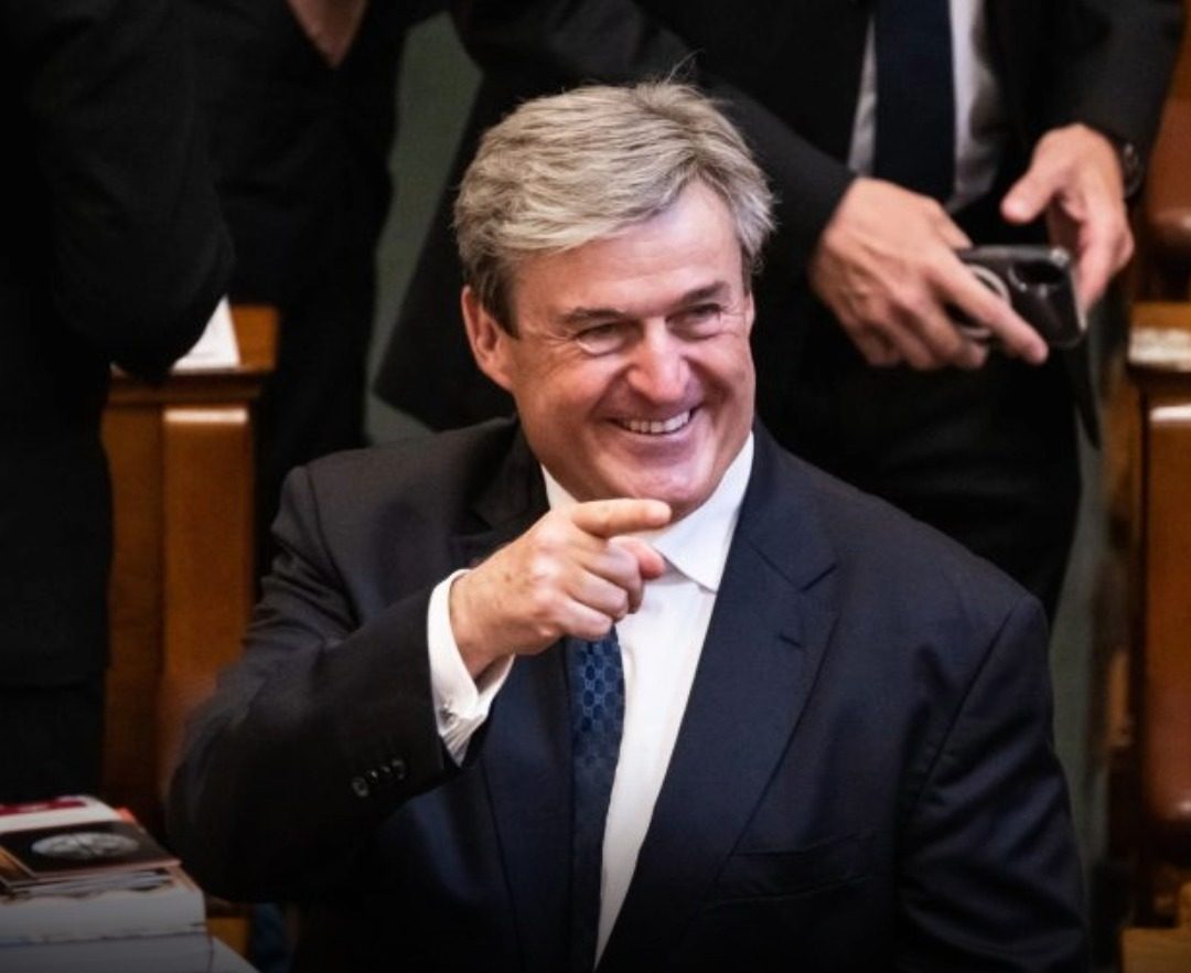 Te tudod, ki Kapitány István felesége? Ritkán látott közös fotó terjed a miniszterről és titokzatos párjáról