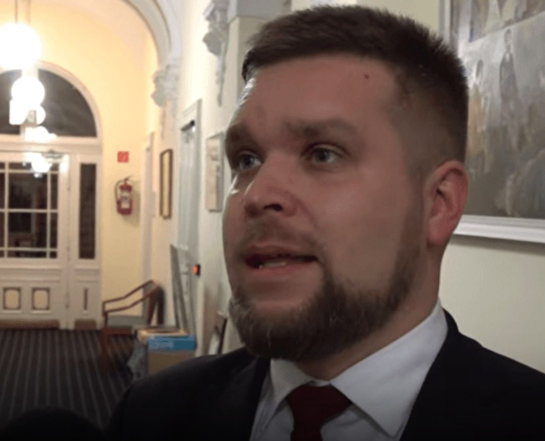 Dőlnek a dominók: Széthullott a Fidesz média Győrben, óriási a botrány.