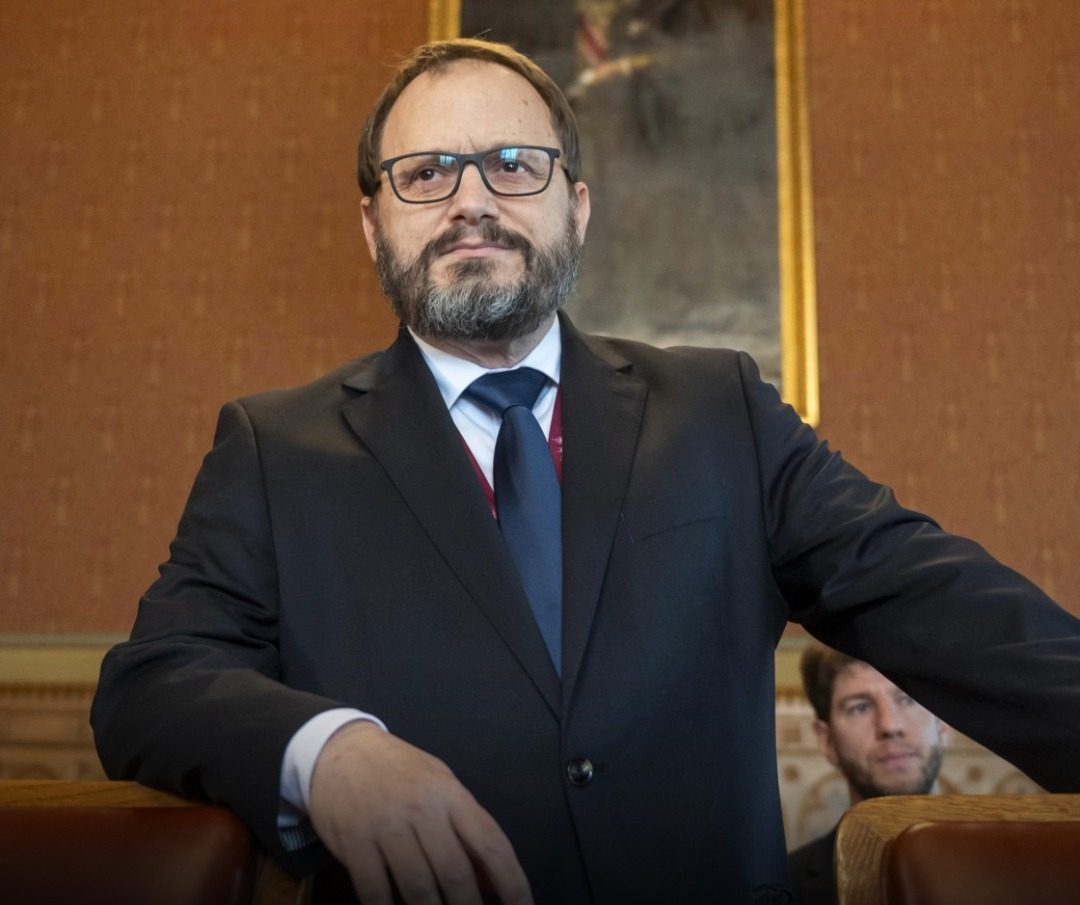 Hullanak a NER-es fejek: Kármán András pénzügyminiszter olyat tett amire még nem volt példa.