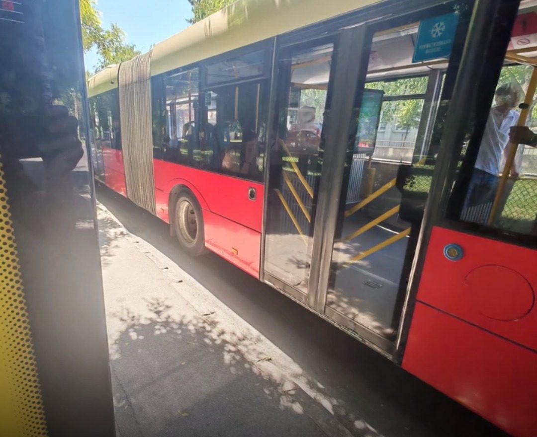 Rázárta a buszsofőr a 77 éves idős hölgyre az ajtót, majd továbbindult