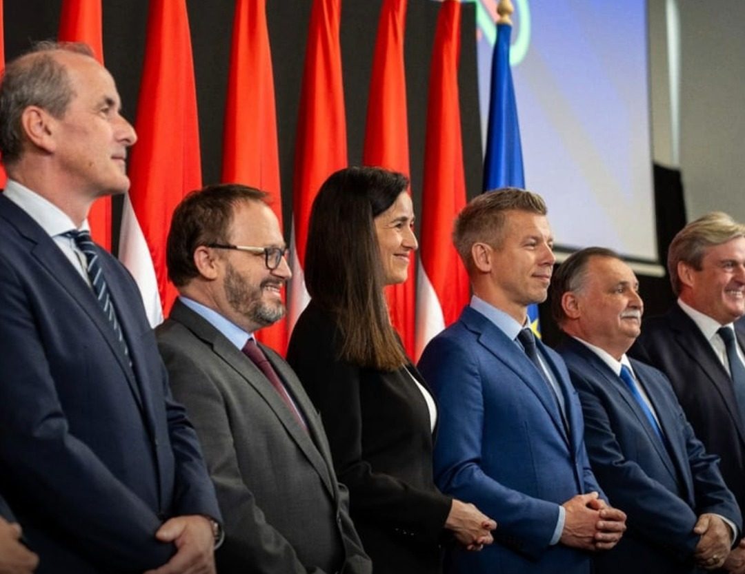 A Tisza képviselői felvették mandátumaikat, és máris dőlni kezdtek a dominók