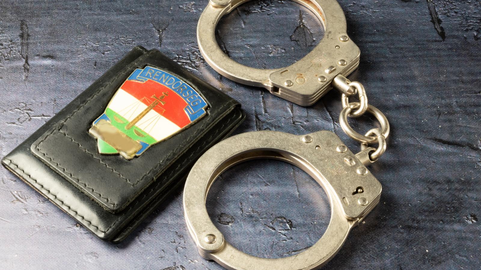 Három fideszes politikust is előállítottak az ügyészség nagyszabású akciójában