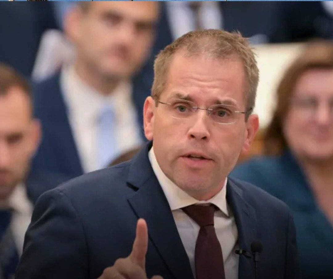 Ruff Bálint bekeményít: Sorra menti fel a régi hatalom embereit