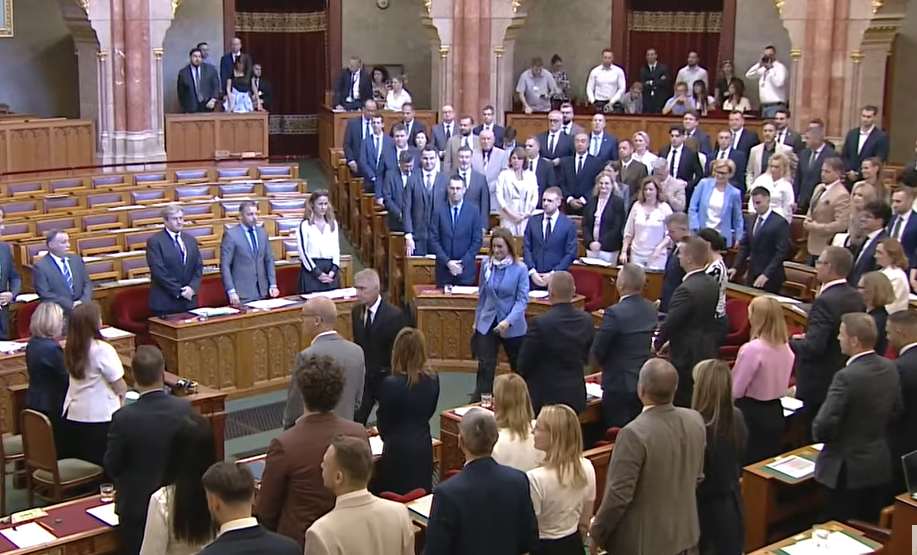 Még csak most kezdődött, máris botrány van a Parlamentben: a Fidesz ismét kitett magáért