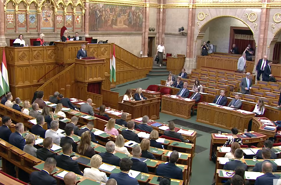 Még csak most kezdődött, máris botrány van a Parlamentben: a Fidesz ismét kitett magáért