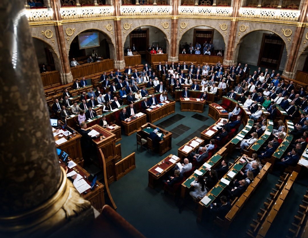 Öt képviselő mentelmi jogának felfüggesztéséről tárgyalnak a Parlamentben, kiderült kikről van szó