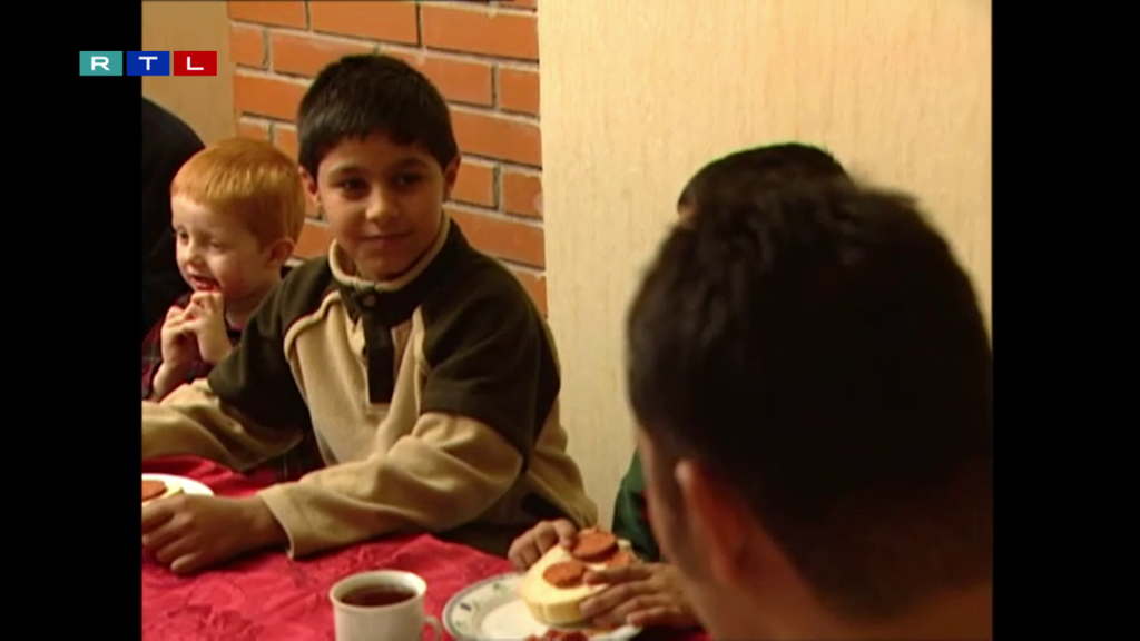 23 éve még 14 gyerekkel éltek egy romos présházban, ma a parlament alelnöke Kőszegi Krisztián