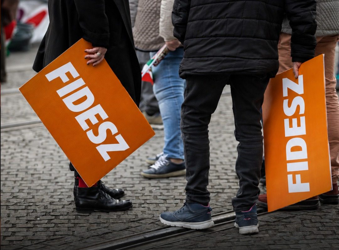 Most érkezett: Vádat emeltek a Fideszes politikus felesége ellen