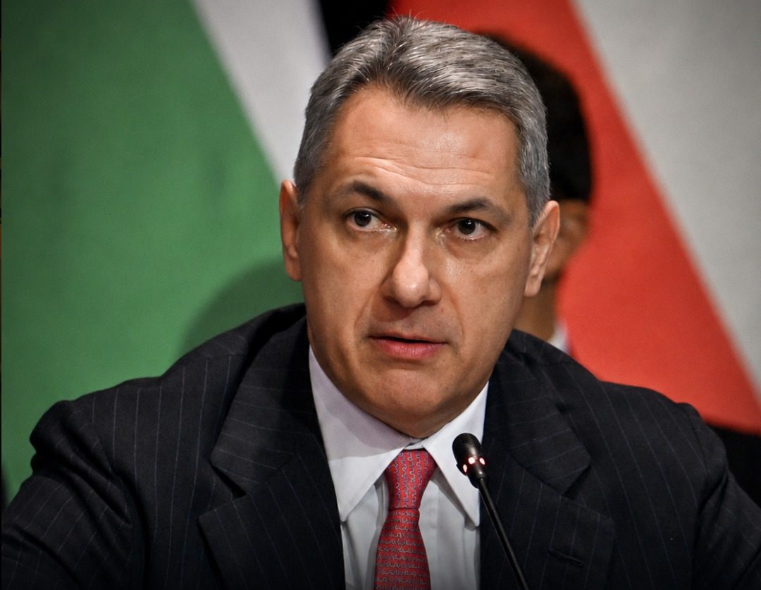 Egykor Orbán utódjaként emlegették, most minimálbérre vágták Lázár János parlamenti fizetését