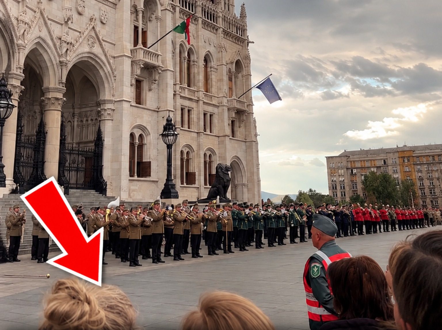 Elképesztő, mit videóztak le a turisták a Parlamentnél – a felvétel láttán sokan nem akarnak hinni a szemüknek